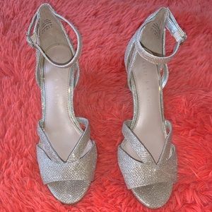 Gold Glitter 1 Inch Heels✨